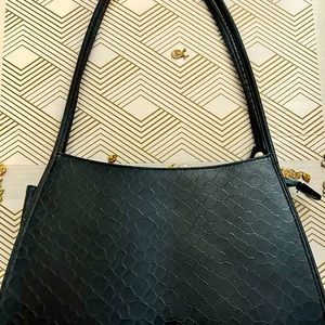11. Retro crocodile embossed style shoulder bag - Good